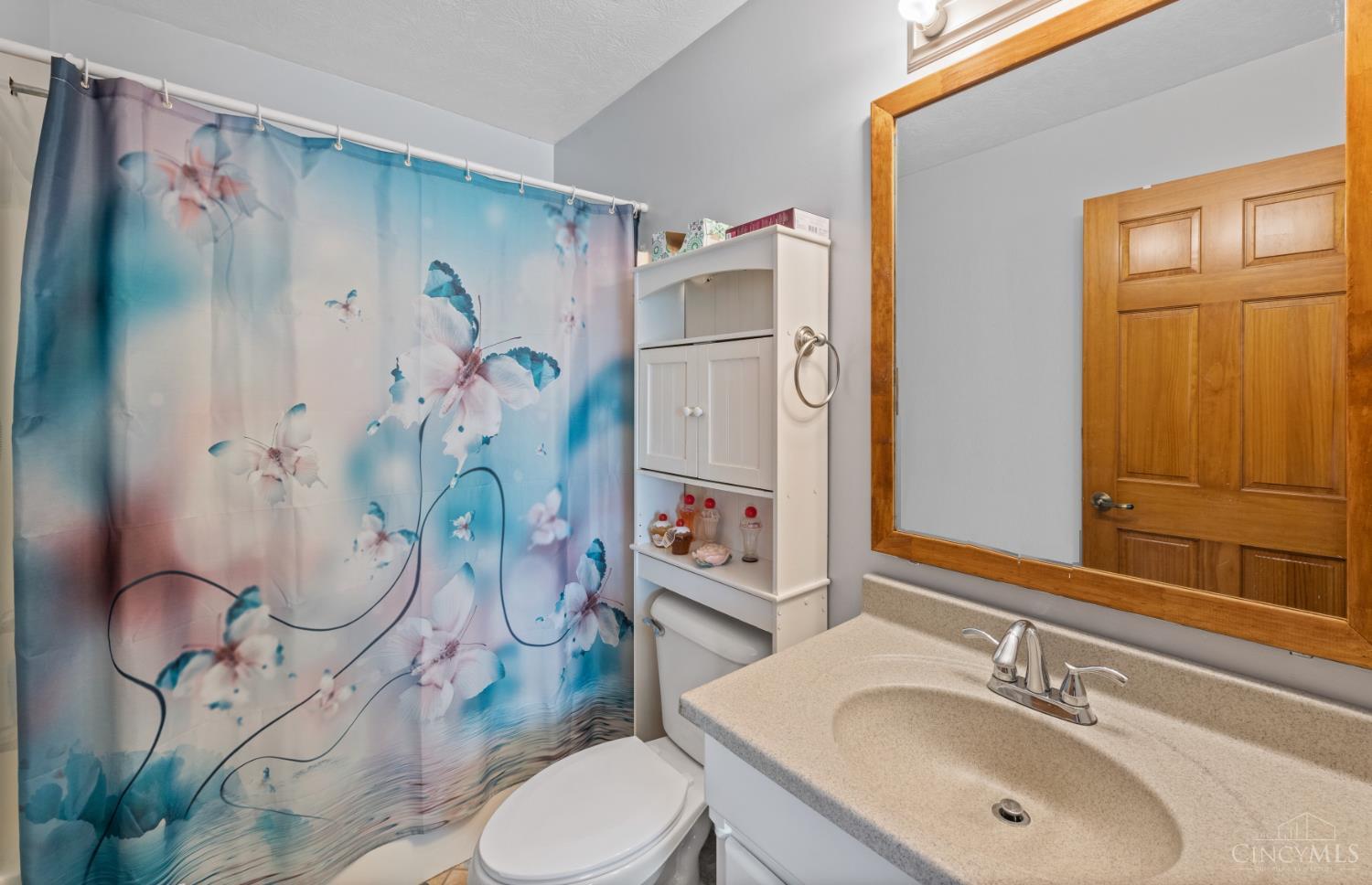 Wayne Twp, Ohio, 45067, United States, 5 Bedrooms Bedrooms, ,6 BathroomsBathrooms,Residential,Active,1892390