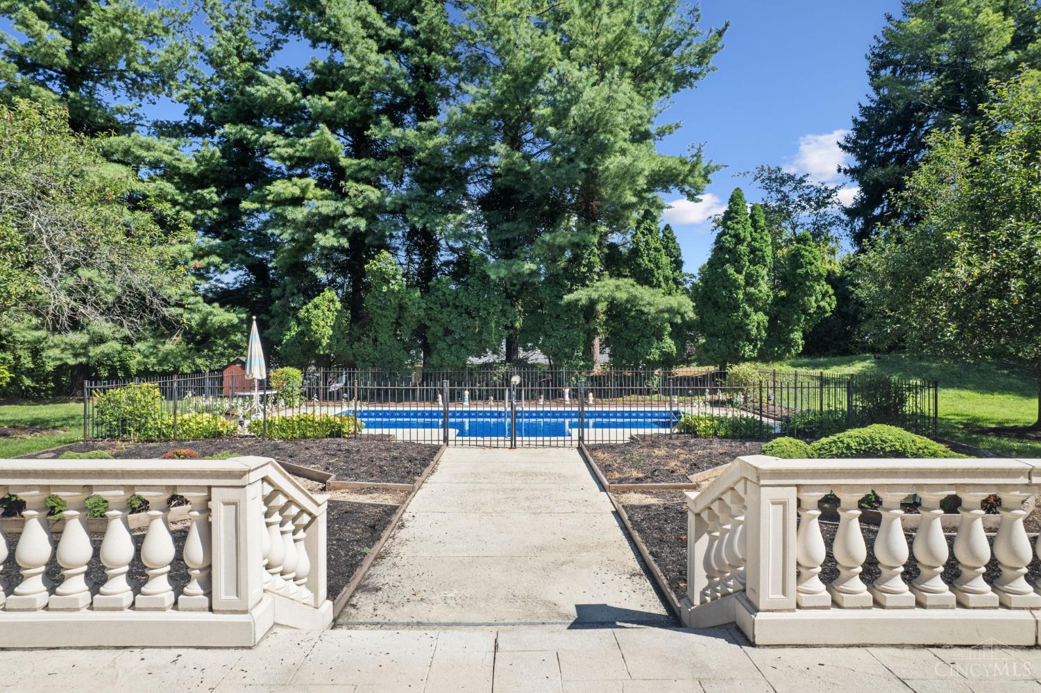 Evendale, Ohio, 45241, United States, 4 Bedrooms Bedrooms, ,4 BathroomsBathrooms,Residential,Active,1920230