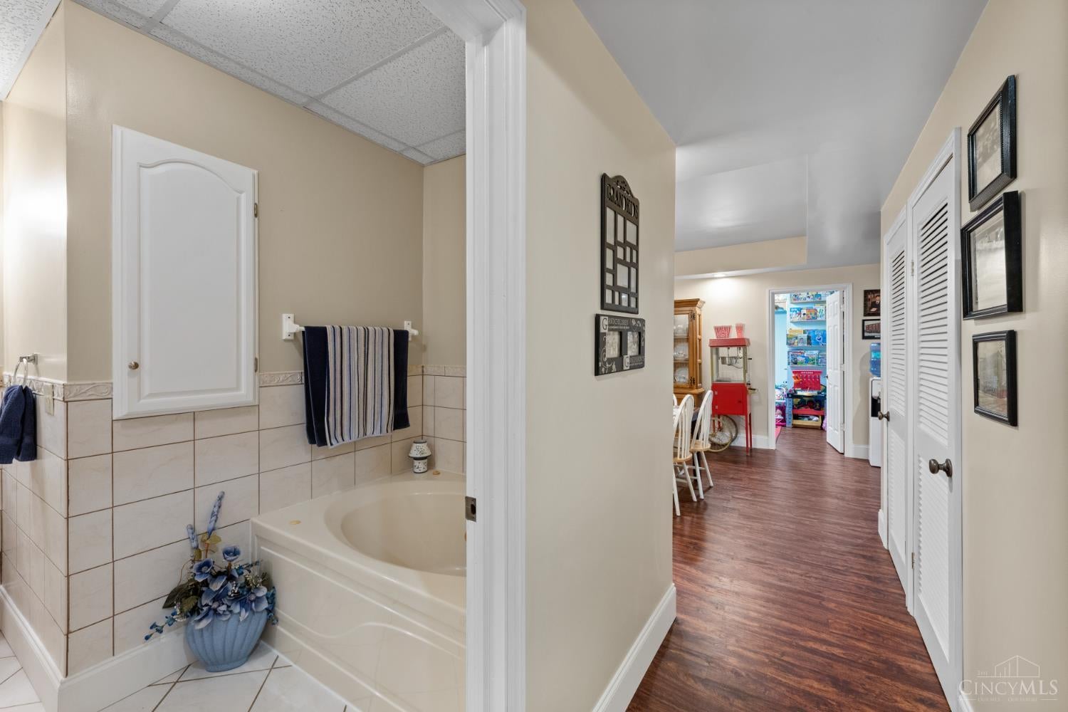 Wayne Twp, Ohio, 45067, United States, 5 Bedrooms Bedrooms, ,6 BathroomsBathrooms,Residential,Active,1892390
