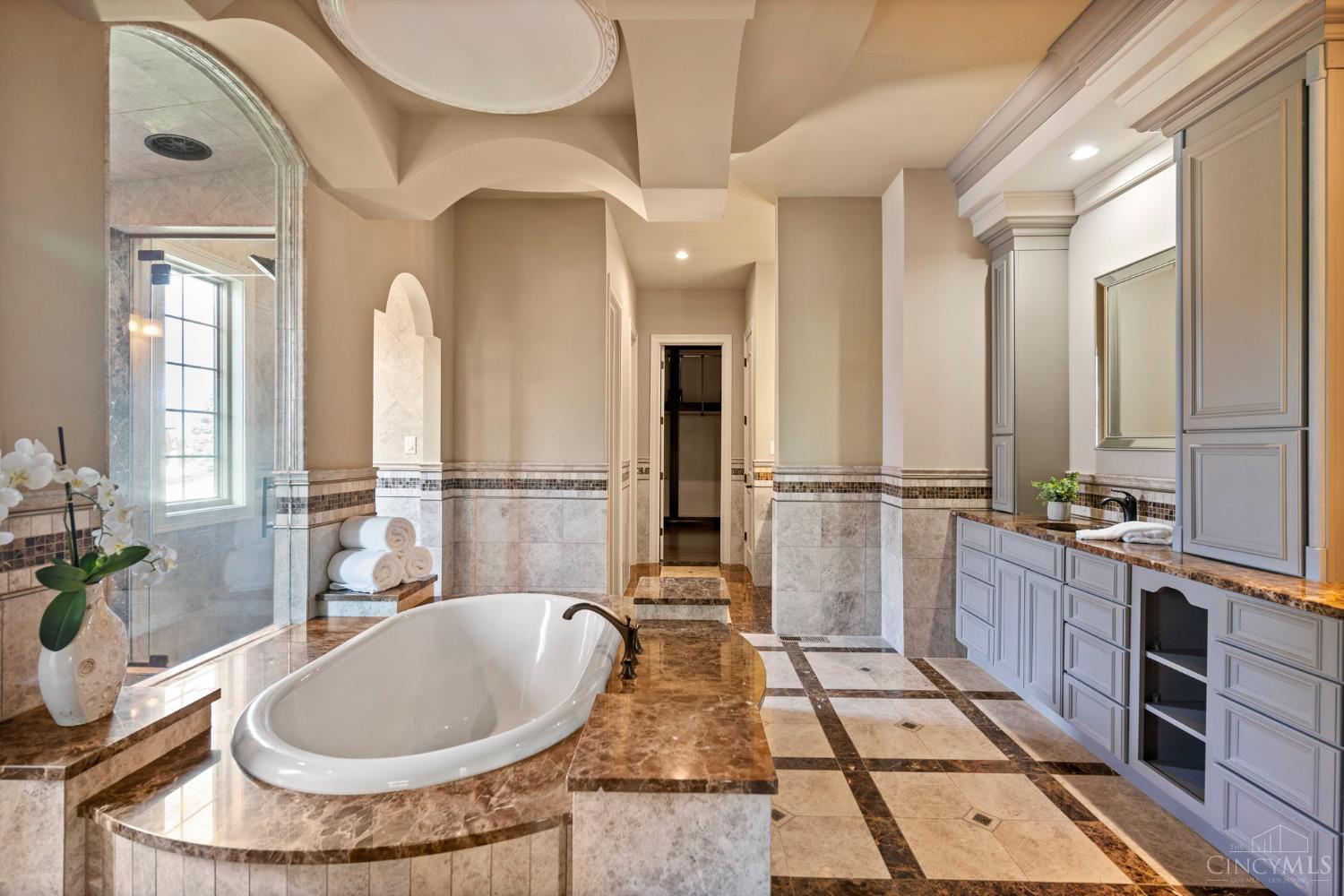 Deerfield Twp., Ohio, 45040, United States, 6 Bedrooms Bedrooms, ,8 BathroomsBathrooms,Residential,Active,1904704