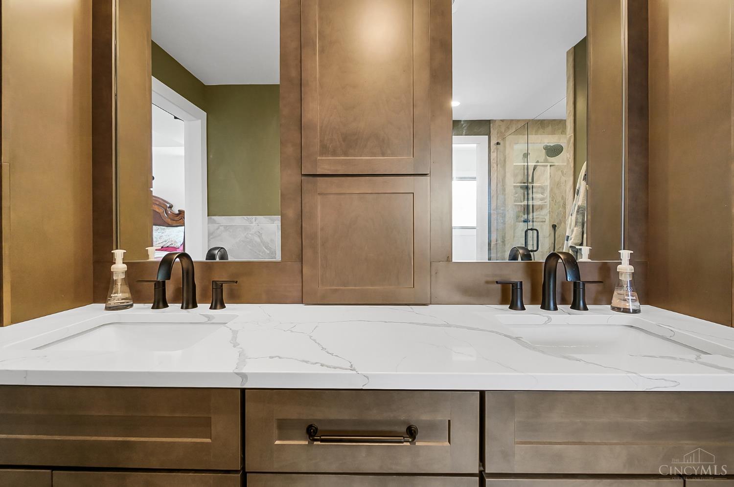 Cincinnati, Ohio, 45202, United States, 3 Bedrooms Bedrooms, ,4 BathroomsBathrooms,Residential,Active,1922745