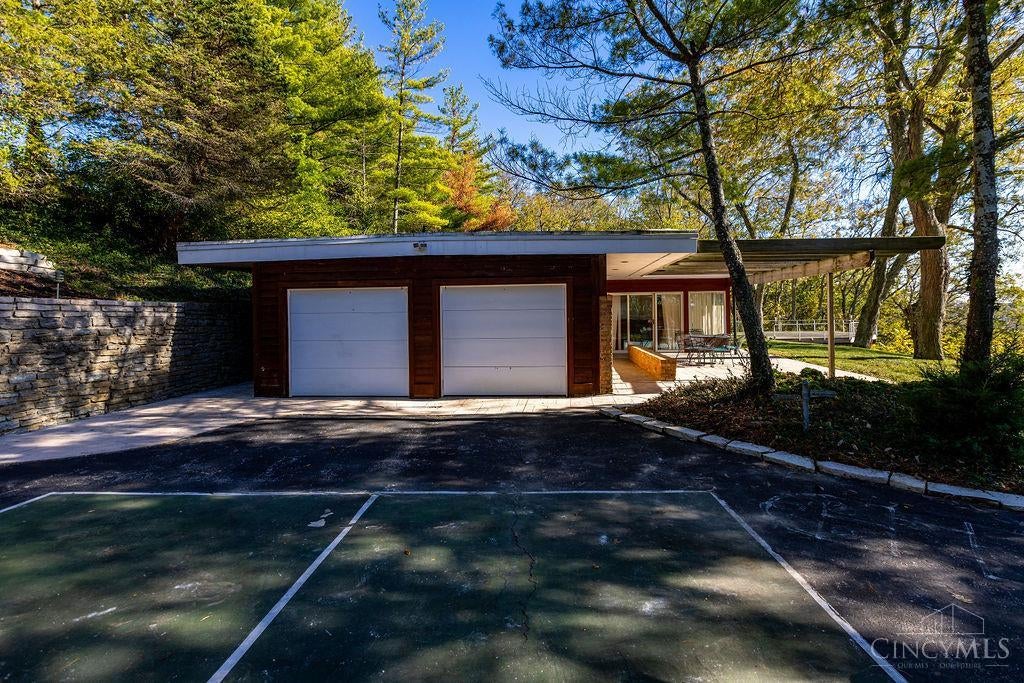 Indian Hill, Ohio, 45243, United States, 4 Bedrooms Bedrooms, ,2 BathroomsBathrooms,Residential,Active,1986910