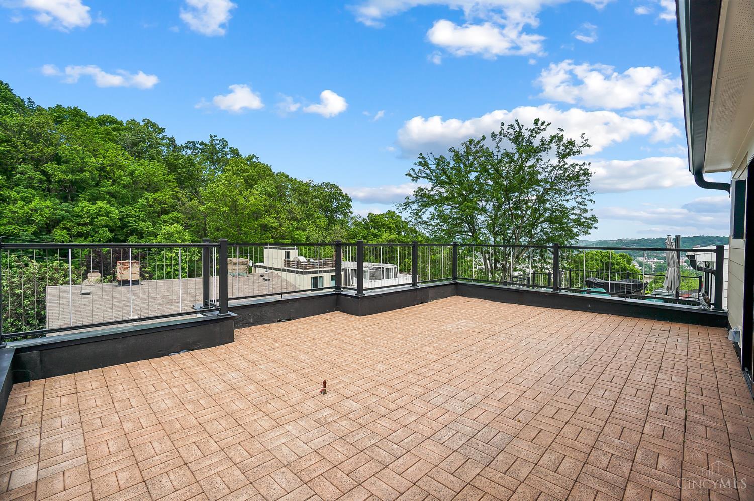 Cincinnati, Ohio, 45202, United States, 3 Bedrooms Bedrooms, ,4 BathroomsBathrooms,Residential,Active,1922745