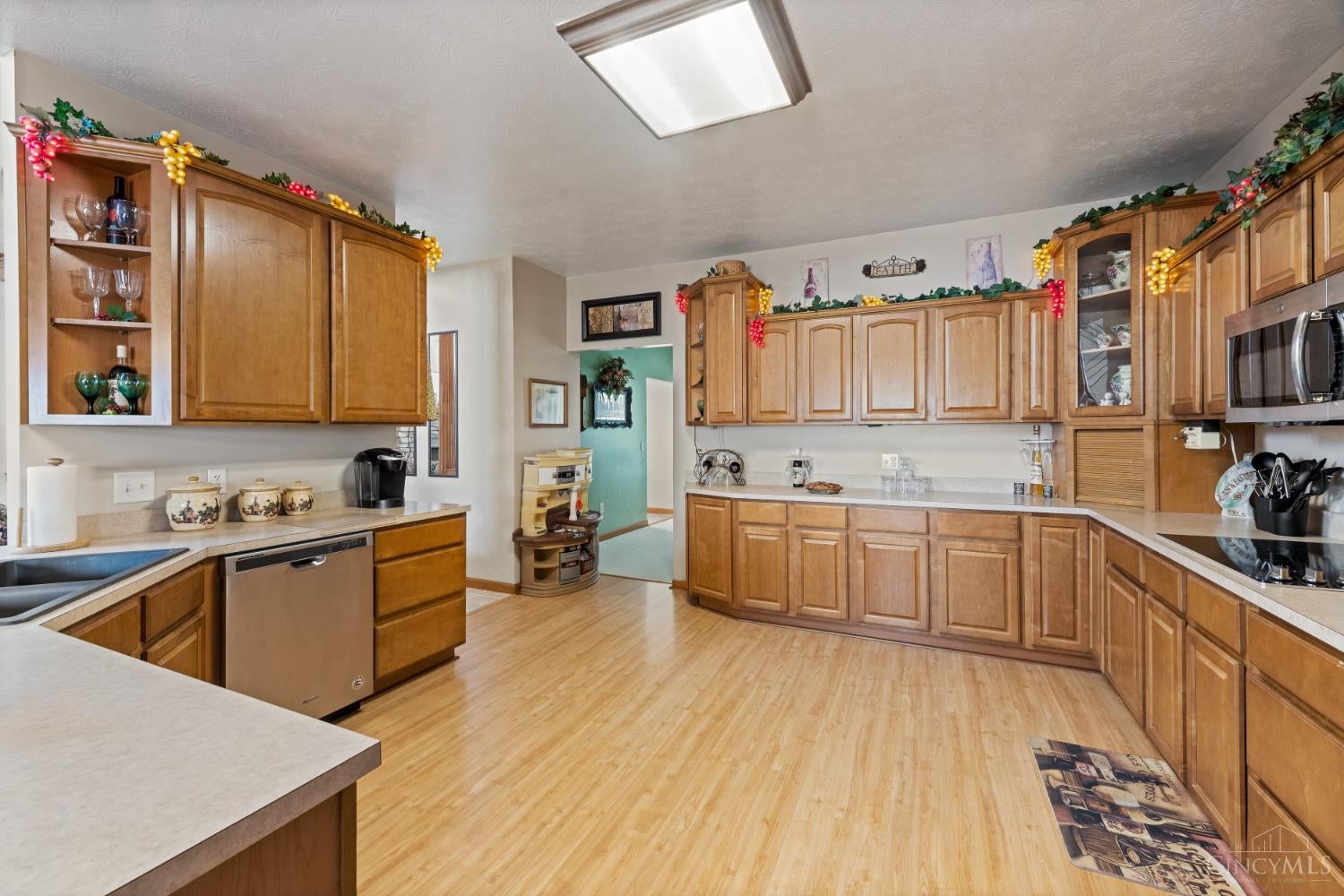 Wayne Twp, Ohio, 45067, United States, 5 Bedrooms Bedrooms, ,6 BathroomsBathrooms,Residential,Active,1892390