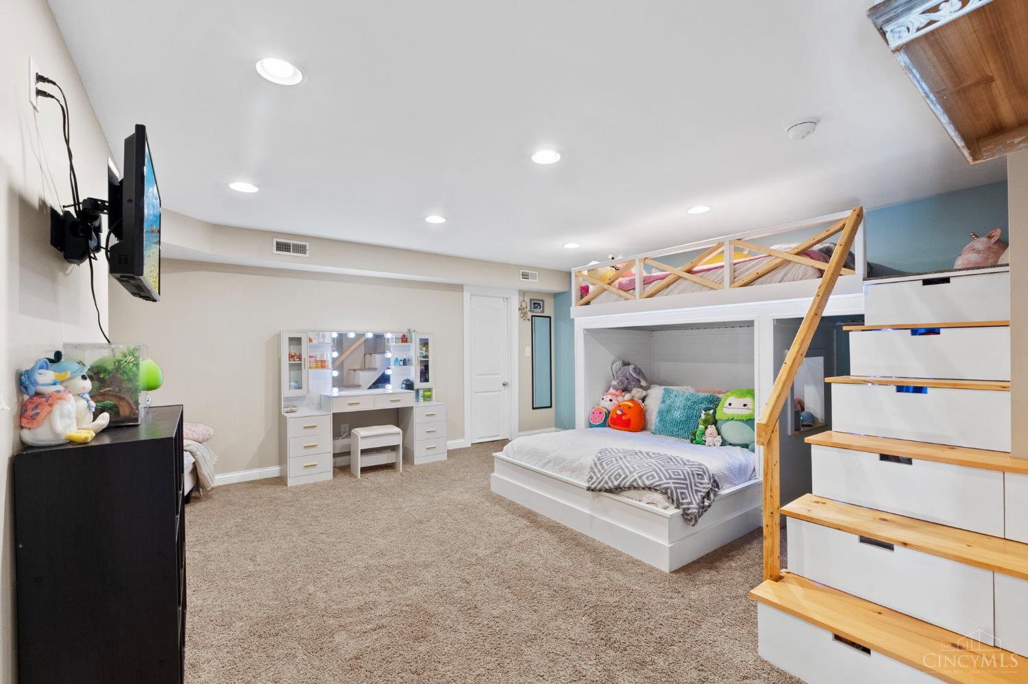 West Chester, Ohio, 45011, United States, 4 Bedrooms Bedrooms, ,6 BathroomsBathrooms,Residential,Active,1987249