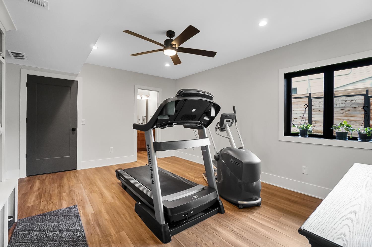 Cincinnati, Ohio, 45202, United States, 3 Bedrooms Bedrooms, ,4 BathroomsBathrooms,Residential,Active,1922745