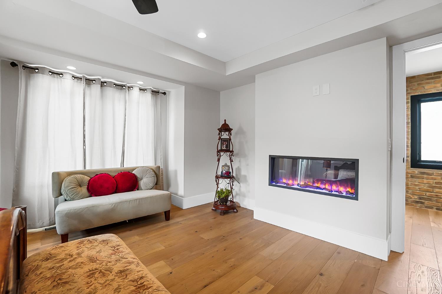 Cincinnati, Ohio, 45202, United States, 3 Bedrooms Bedrooms, ,4 BathroomsBathrooms,Residential,Active,1922745