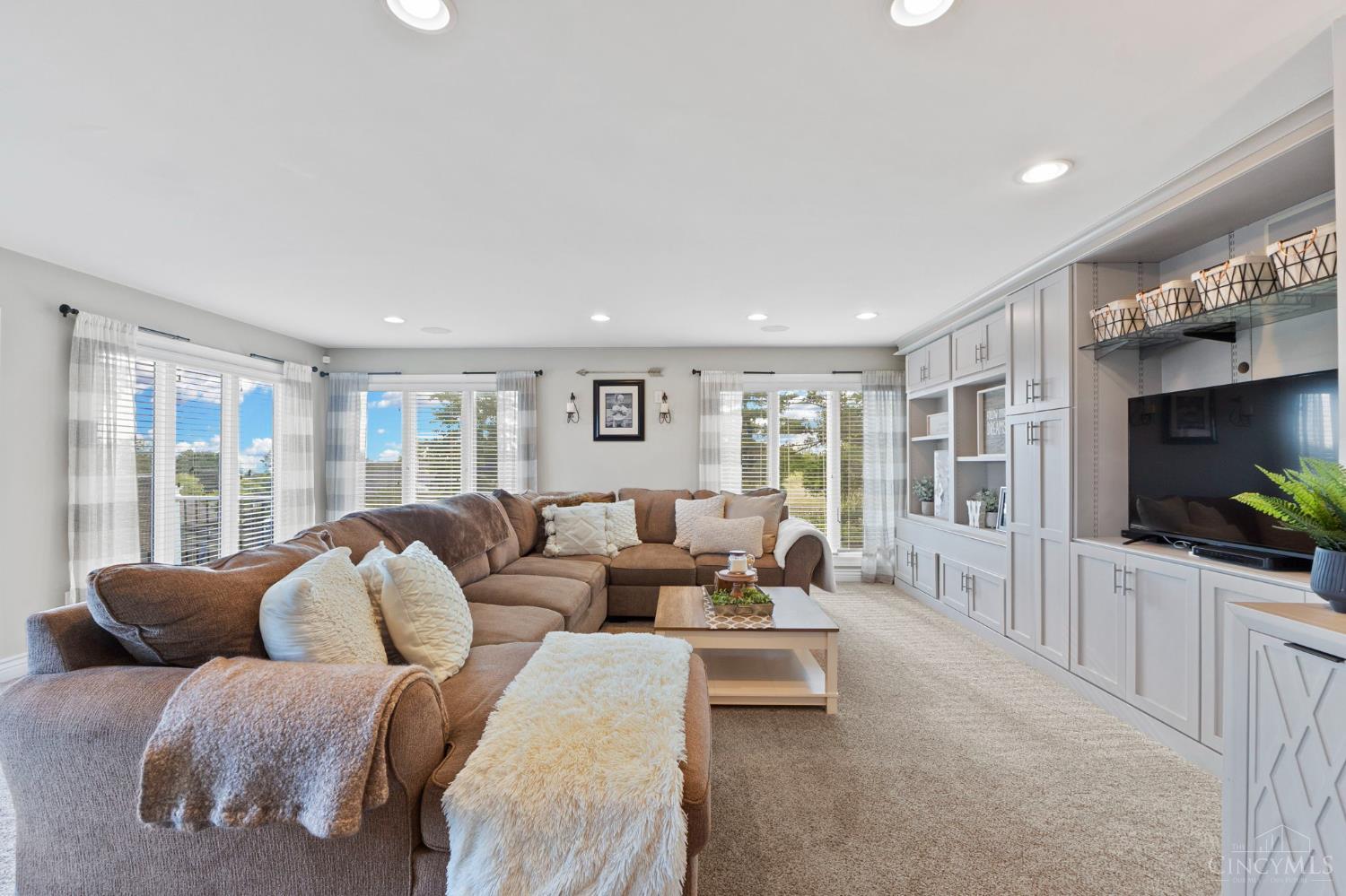 West Chester, Ohio, 45011, United States, 4 Bedrooms Bedrooms, ,6 BathroomsBathrooms,Residential,Active,1987249