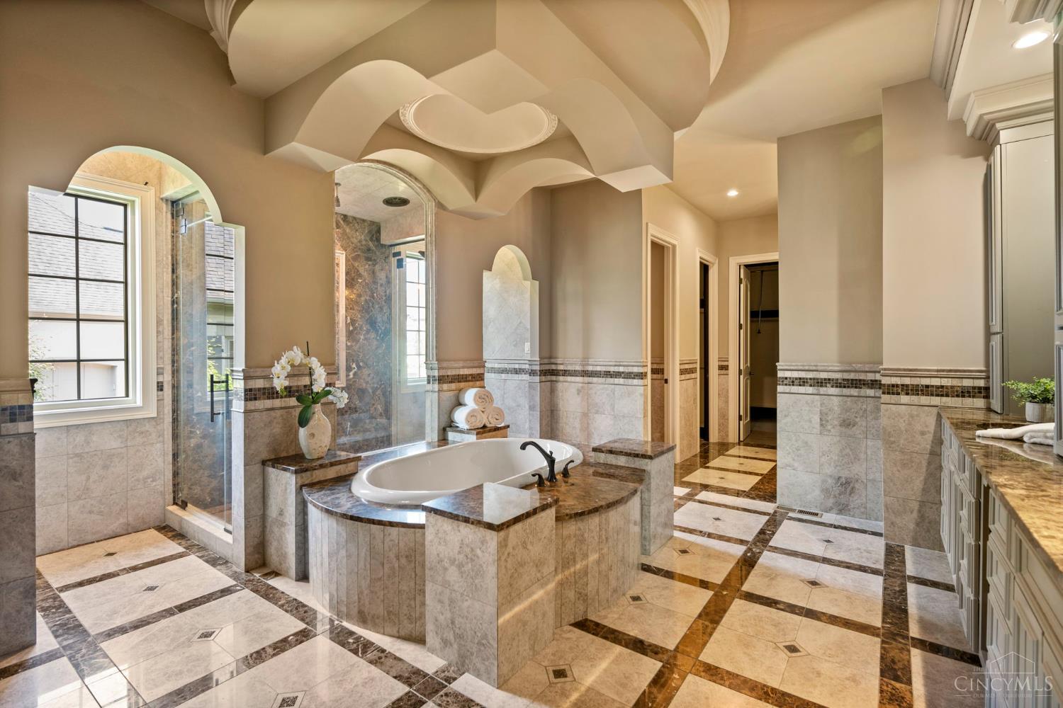 Deerfield Twp., Ohio, 45040, United States, 6 Bedrooms Bedrooms, ,8 BathroomsBathrooms,Residential,Active,1904704