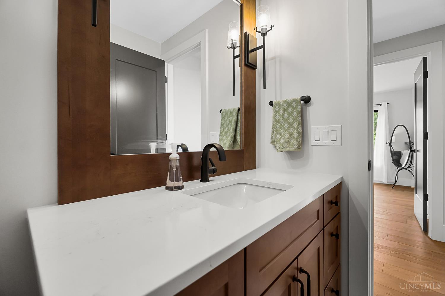 Cincinnati, Ohio, 45202, United States, 3 Bedrooms Bedrooms, ,4 BathroomsBathrooms,Residential,Active,1922745