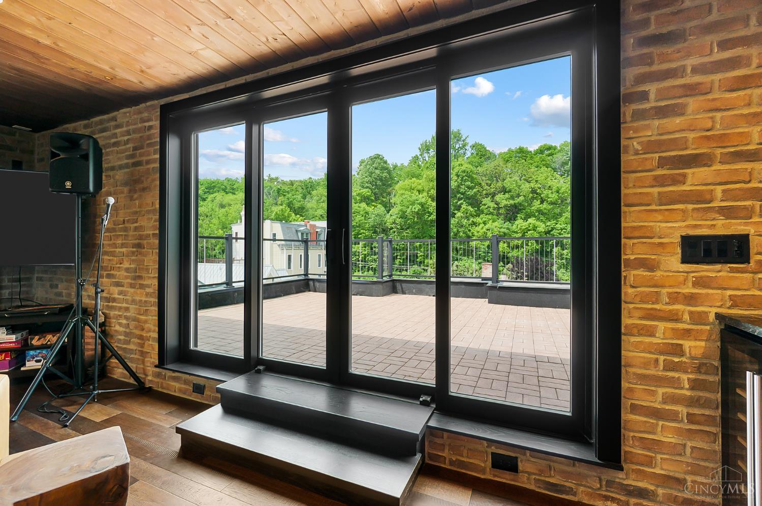 Cincinnati, Ohio, 45202, United States, 3 Bedrooms Bedrooms, ,4 BathroomsBathrooms,Residential,Active,1922745