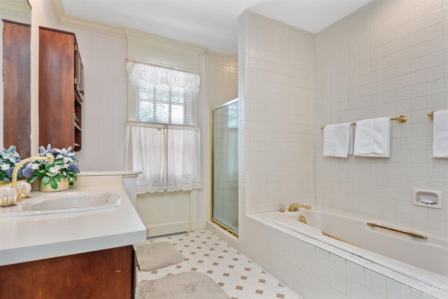 Evendale, Ohio, 45241, United States, 4 Bedrooms Bedrooms, ,4 BathroomsBathrooms,Residential,Active,1920230