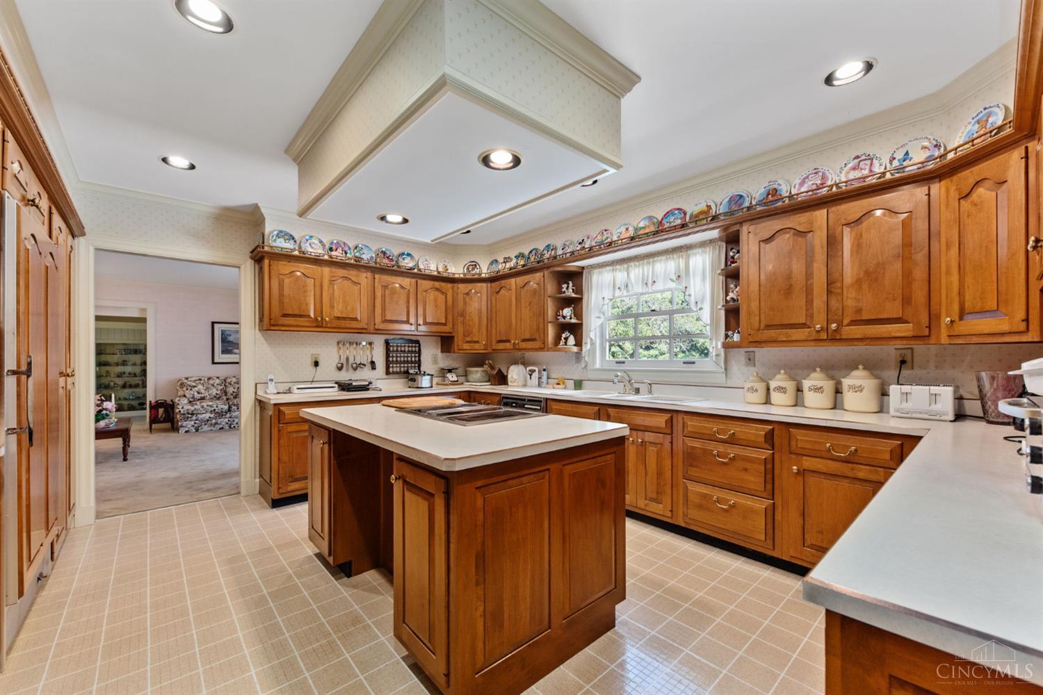 Evendale, Ohio, 45241, United States, 4 Bedrooms Bedrooms, ,4 BathroomsBathrooms,Residential,Active,1920230