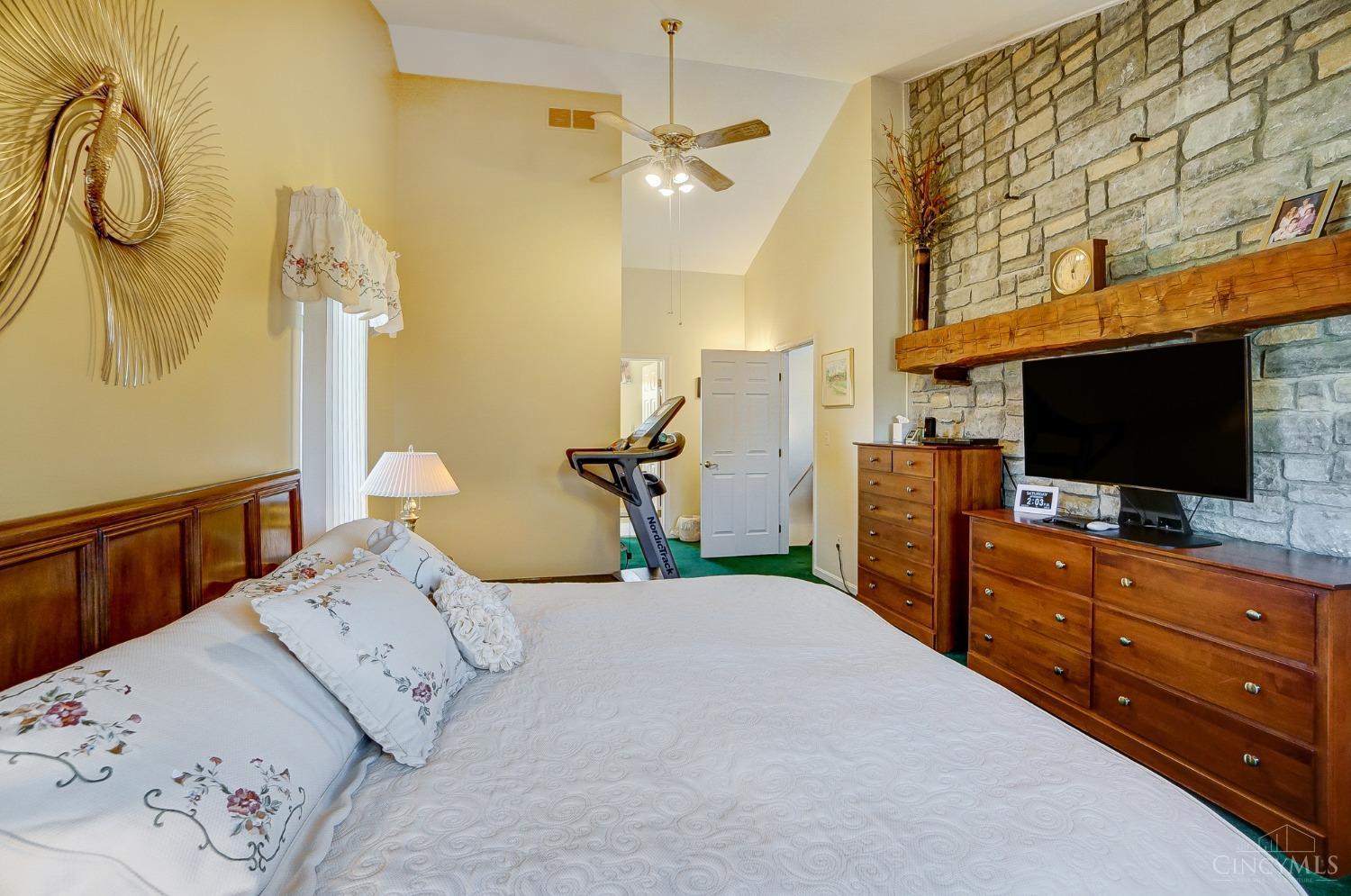 Union Twp, Ohio, 45244, United States, 4 Bedrooms Bedrooms, ,5 BathroomsBathrooms,Residential,Pending,1722734