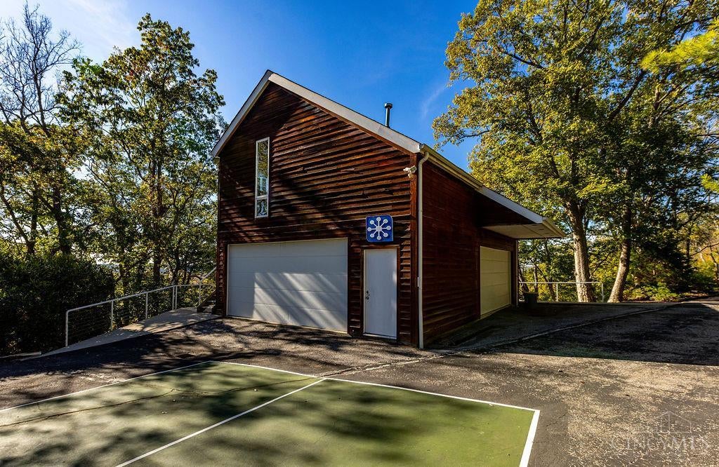 Indian Hill, Ohio, 45243, United States, 4 Bedrooms Bedrooms, ,2 BathroomsBathrooms,Residential,Active,1986910