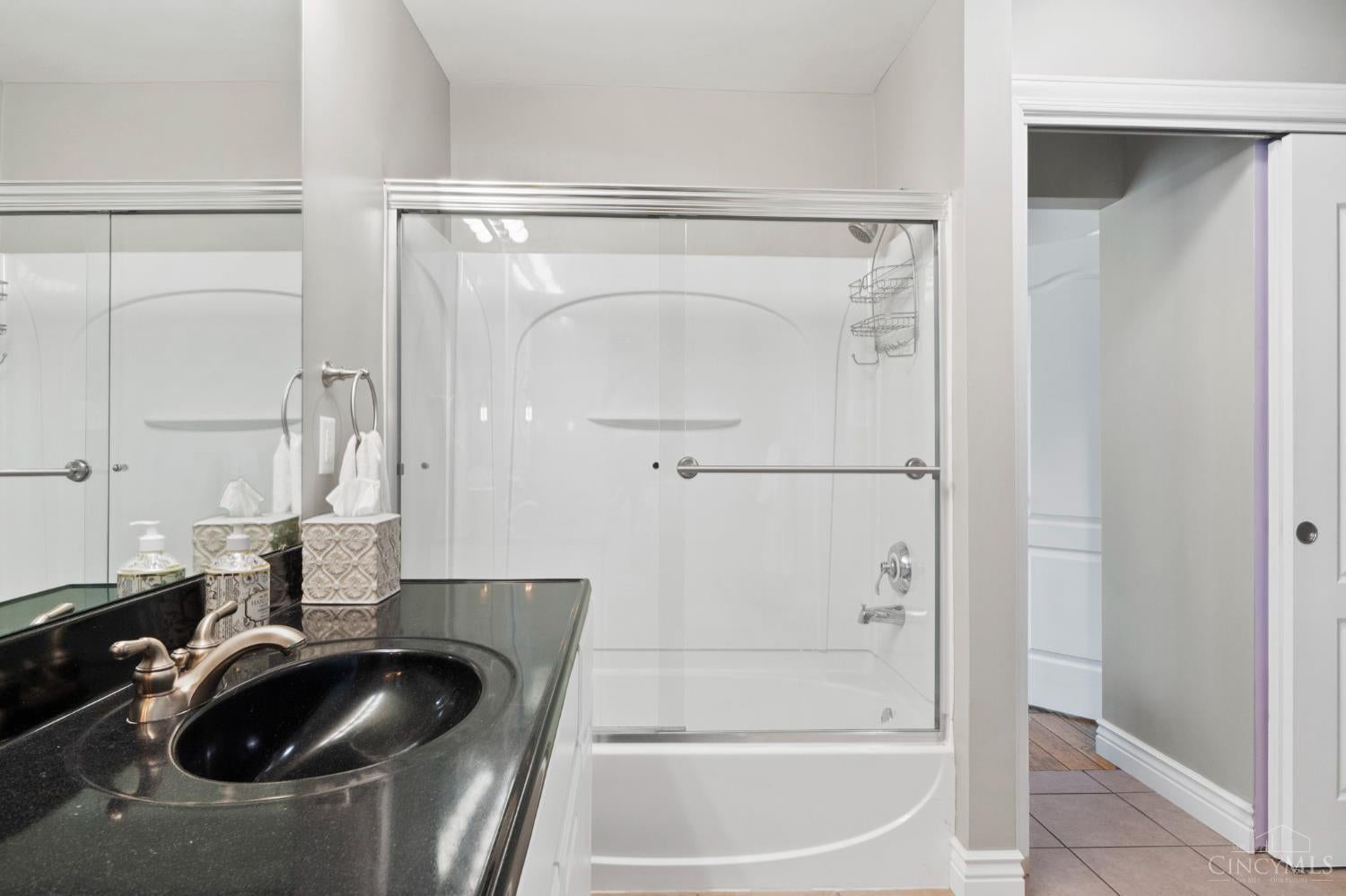 West Chester, Ohio, 45011, United States, 4 Bedrooms Bedrooms, ,6 BathroomsBathrooms,Residential,Active,1987249