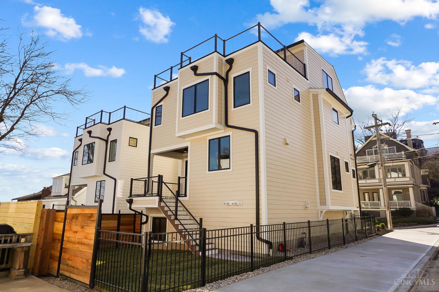 Cincinnati, Ohio, 45202, United States, 3 Bedrooms Bedrooms, ,4 BathroomsBathrooms,Residential,Active,1922745