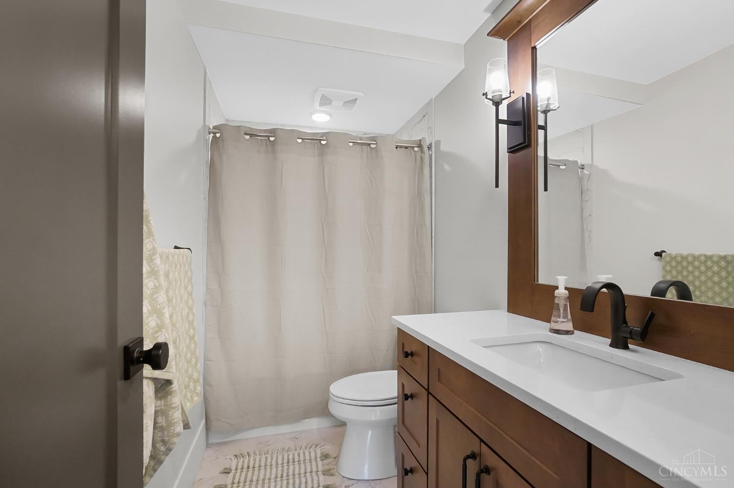 Cincinnati, Ohio, 45202, United States, 3 Bedrooms Bedrooms, ,4 BathroomsBathrooms,Residential,Active,1922745