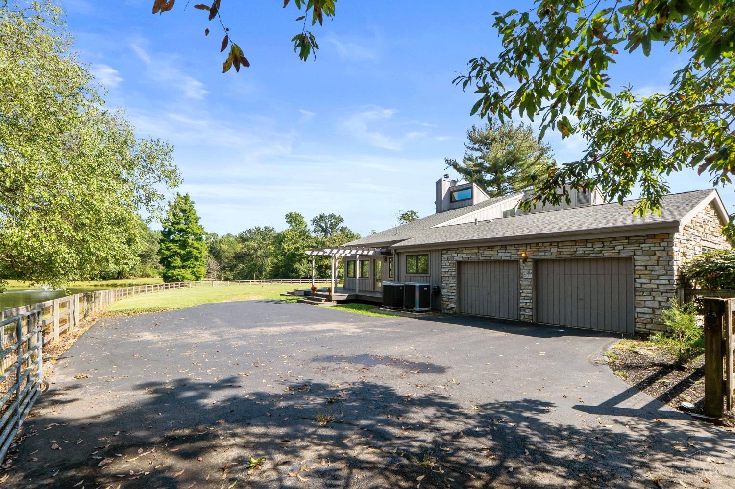 Hamilton Twp, Ohio, 45152, United States, 3 Bedrooms Bedrooms, ,3 BathroomsBathrooms,Residential,Active,1953014