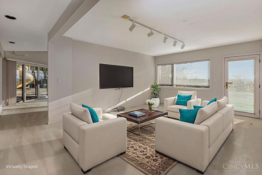 Indian Hill, Ohio, 45243, United States, 4 Bedrooms Bedrooms, ,2 BathroomsBathrooms,Residential,Active,1986910