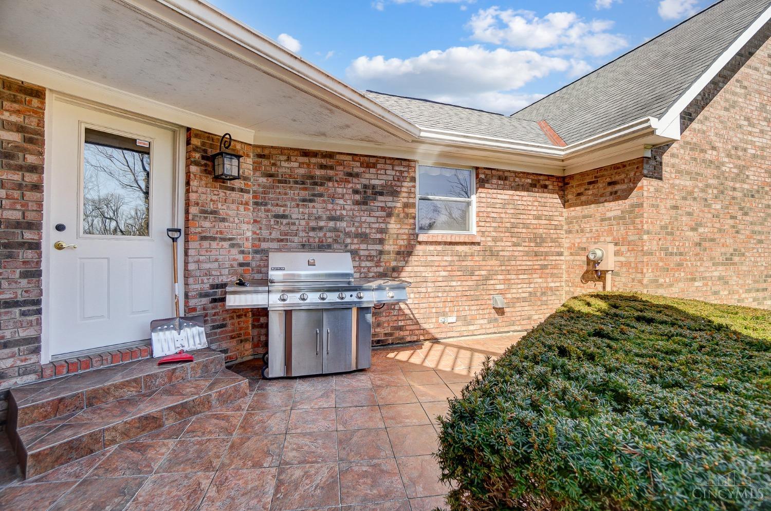 Union Twp, Ohio, 45244, United States, 4 Bedrooms Bedrooms, ,5 BathroomsBathrooms,Residential,Pending,1722734