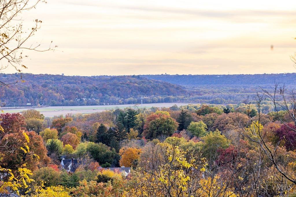 Indian Hill, Ohio, 45243, United States, 4 Bedrooms Bedrooms, ,2 BathroomsBathrooms,Residential,Active,1986910