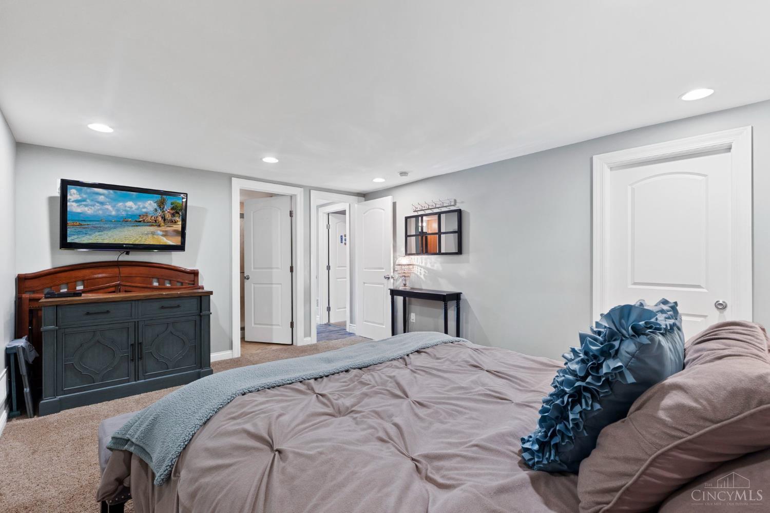 West Chester, Ohio, 45011, United States, 4 Bedrooms Bedrooms, ,6 BathroomsBathrooms,Residential,Active,1987249