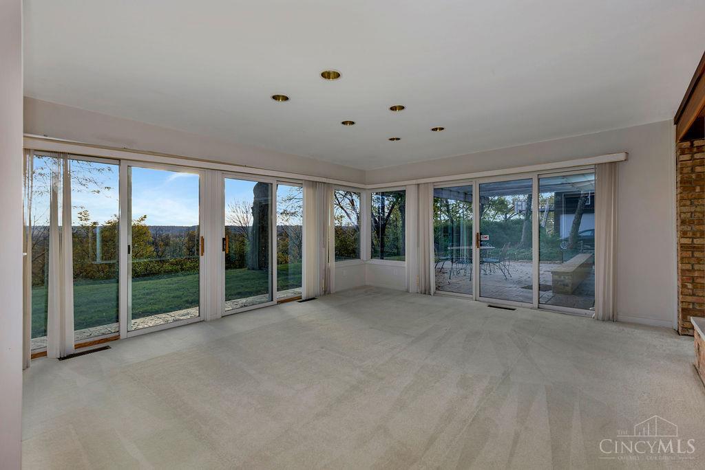 Indian Hill, Ohio, 45243, United States, 4 Bedrooms Bedrooms, ,2 BathroomsBathrooms,Residential,Active,1986910