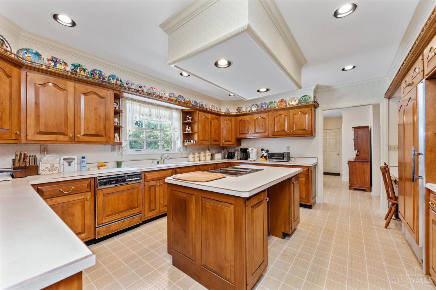 Evendale, Ohio, 45241, United States, 4 Bedrooms Bedrooms, ,4 BathroomsBathrooms,Residential,Active,1920230