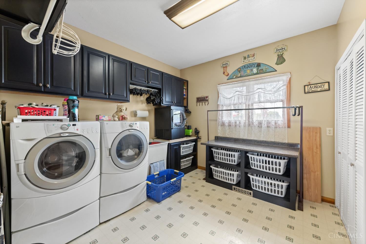 Wayne Twp, Ohio, 45067, United States, 5 Bedrooms Bedrooms, ,6 BathroomsBathrooms,Residential,Active,1892390