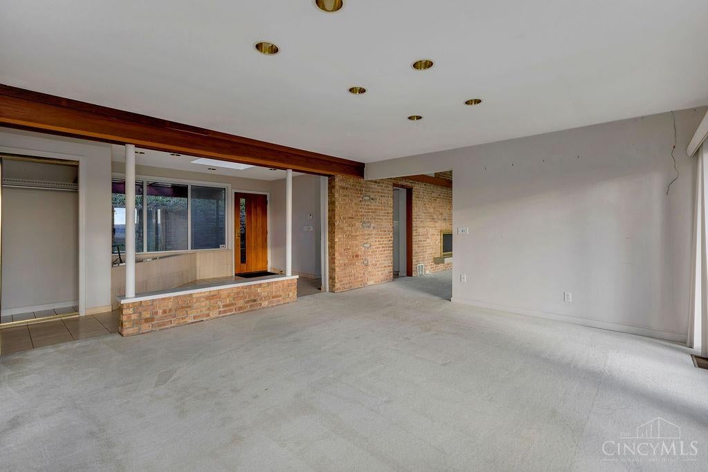 Indian Hill, Ohio, 45243, United States, 4 Bedrooms Bedrooms, ,2 BathroomsBathrooms,Residential,Active,1986910