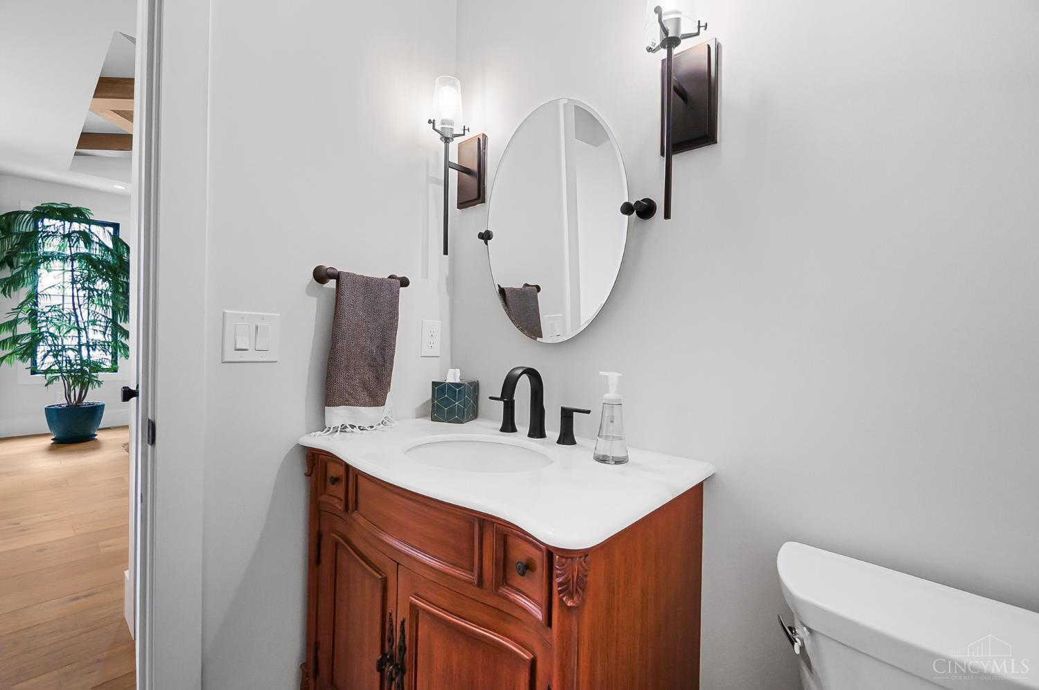 Cincinnati, Ohio, 45202, United States, 3 Bedrooms Bedrooms, ,4 BathroomsBathrooms,Residential,Active,1922745