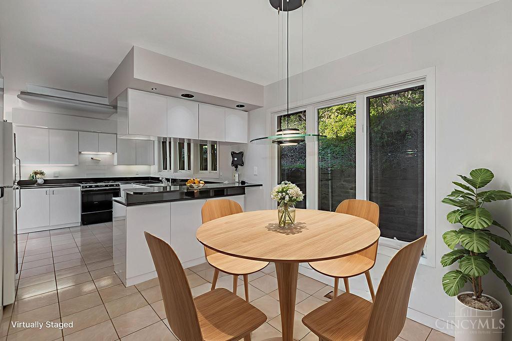 Indian Hill, Ohio, 45243, United States, 4 Bedrooms Bedrooms, ,2 BathroomsBathrooms,Residential,Active,1986910