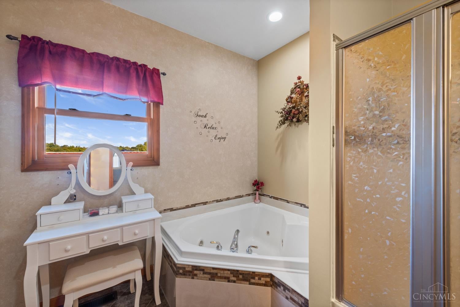 Wayne Twp, Ohio, 45067, United States, 5 Bedrooms Bedrooms, ,6 BathroomsBathrooms,Residential,Active,1892390