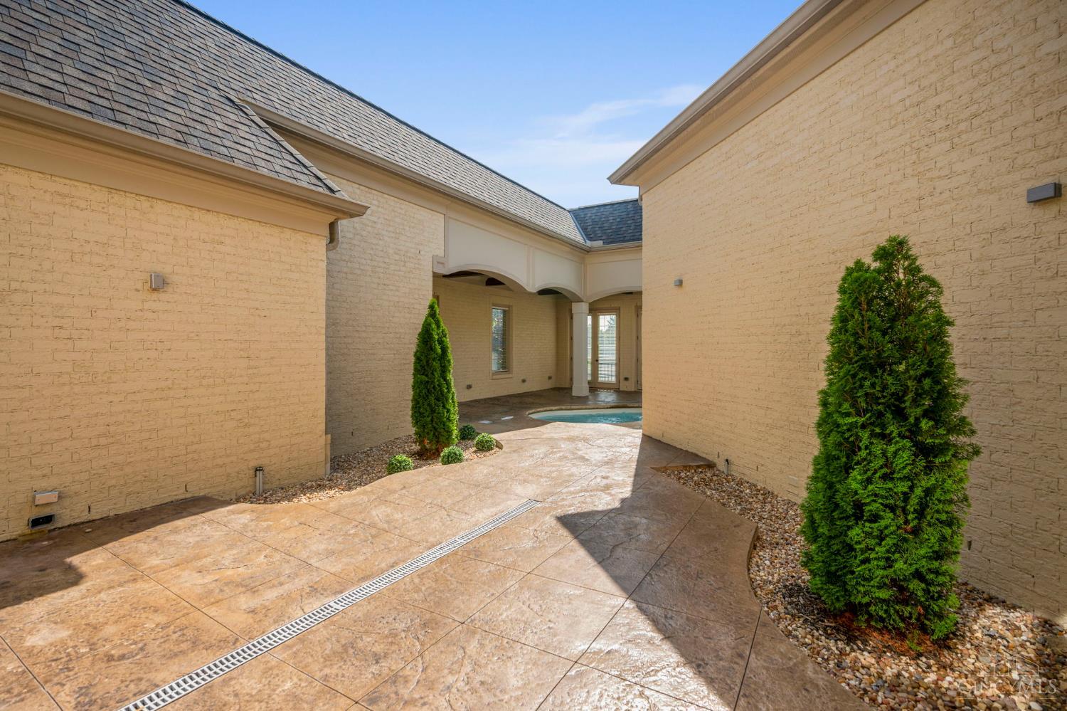 Deerfield Twp., Ohio, 45040, United States, 6 Bedrooms Bedrooms, ,8 BathroomsBathrooms,Residential,Active,1904704