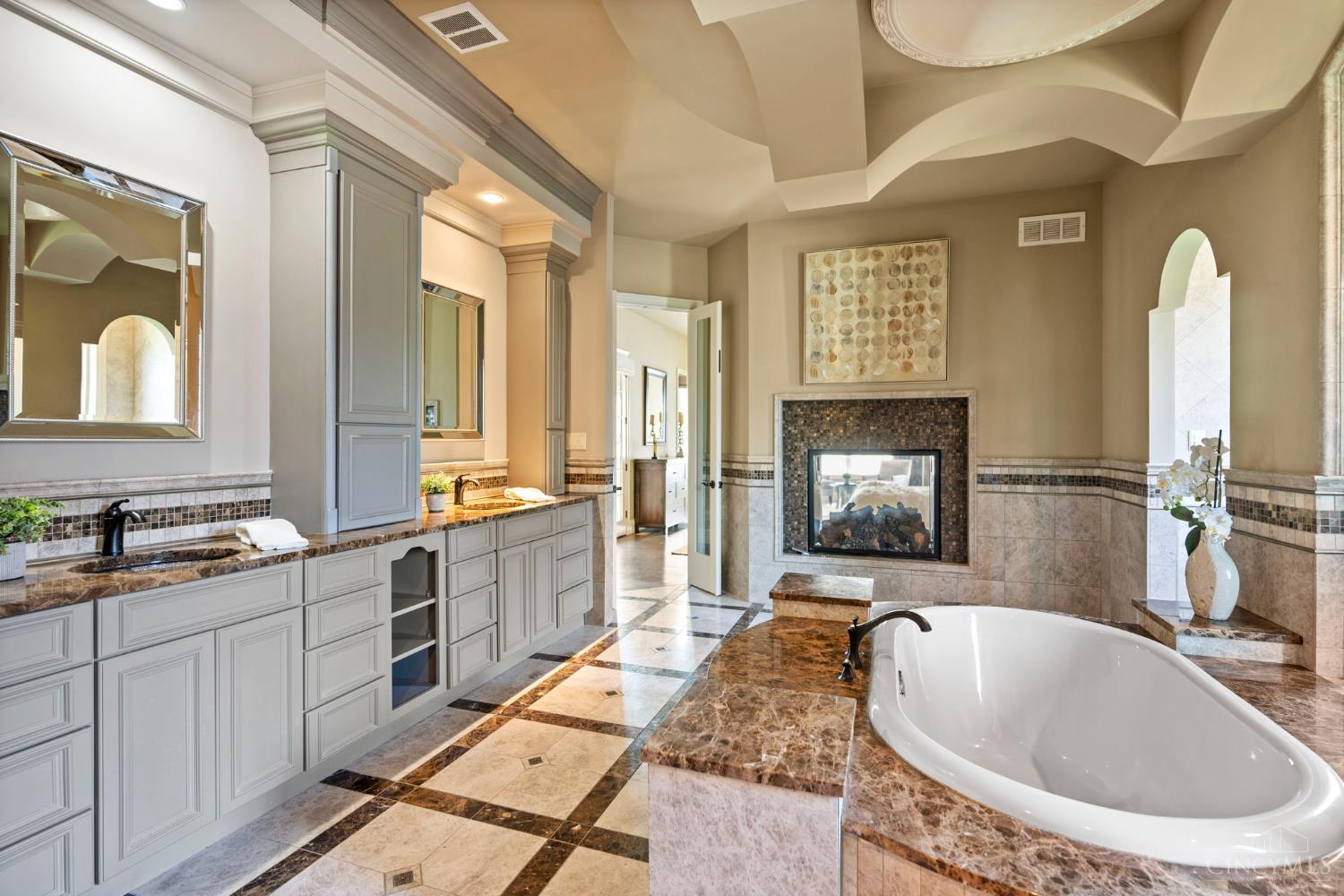 Deerfield Twp., Ohio, 45040, United States, 6 Bedrooms Bedrooms, ,8 BathroomsBathrooms,Residential,Active,1904704