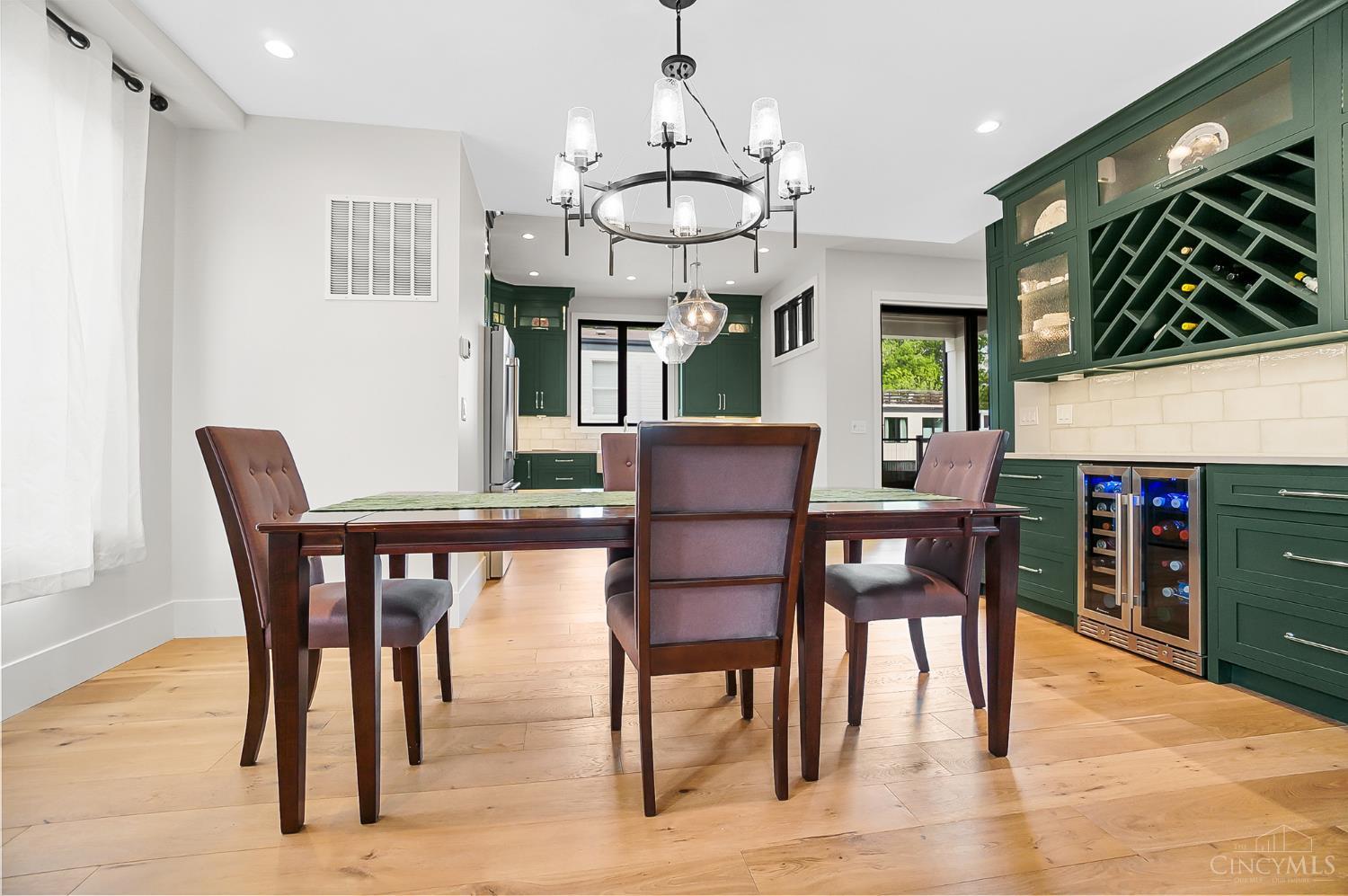 Cincinnati, Ohio, 45202, United States, 3 Bedrooms Bedrooms, ,4 BathroomsBathrooms,Residential,Active,1922745