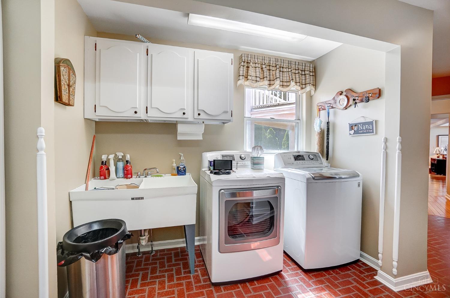 Union Twp, Ohio, 45244, United States, 4 Bedrooms Bedrooms, ,5 BathroomsBathrooms,Residential,Pending,1722734