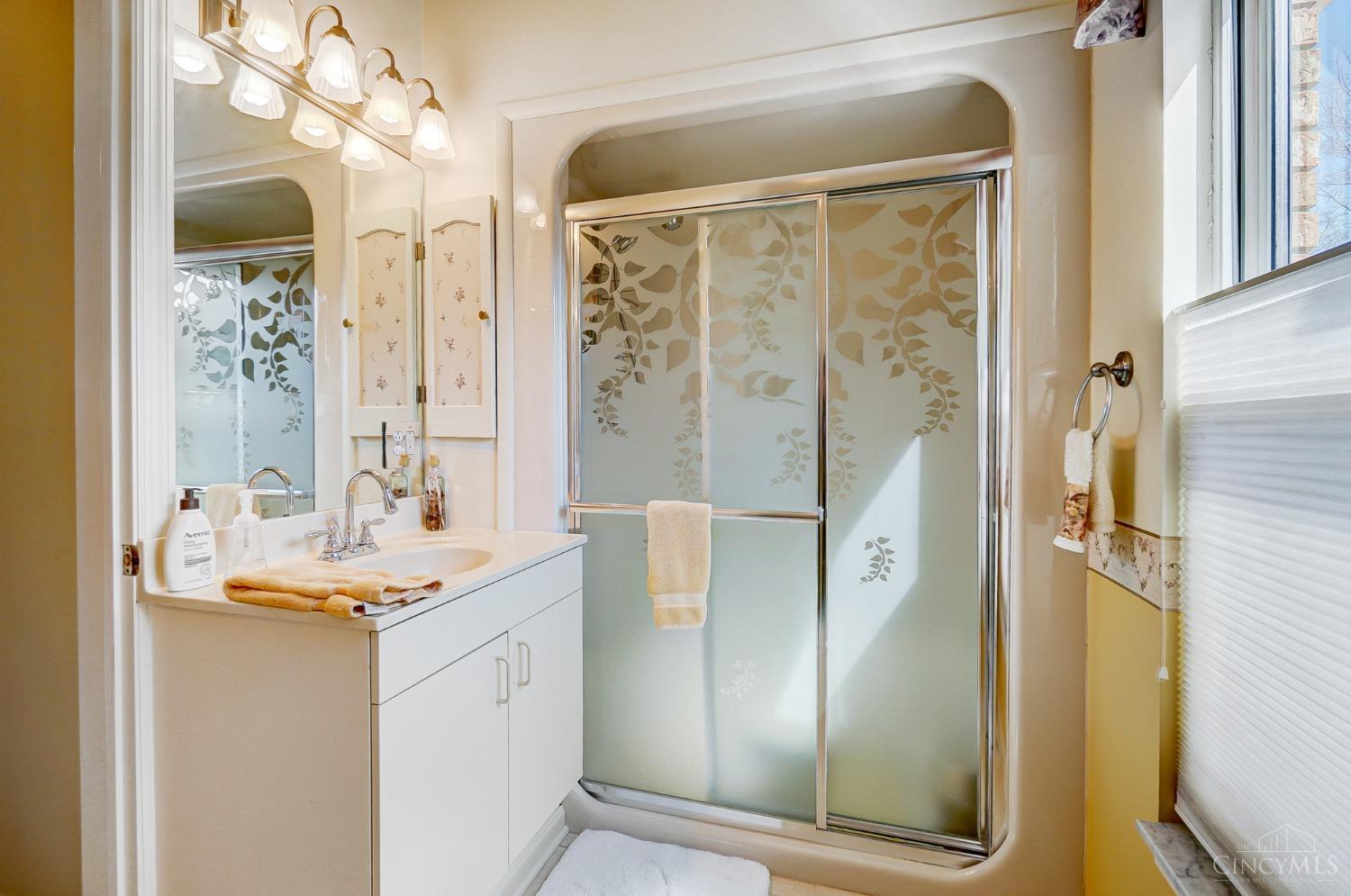 Union Twp, Ohio, 45244, United States, 4 Bedrooms Bedrooms, ,5 BathroomsBathrooms,Residential,Pending,1722734