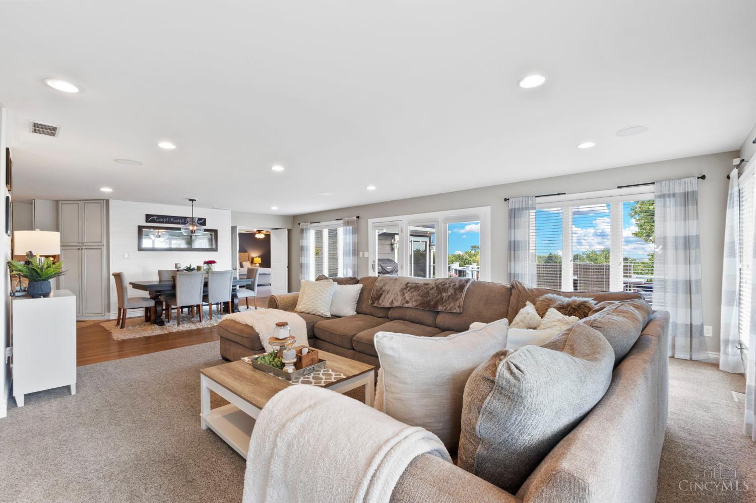 West Chester, Ohio, 45011, United States, 4 Bedrooms Bedrooms, ,6 BathroomsBathrooms,Residential,Active,1987249