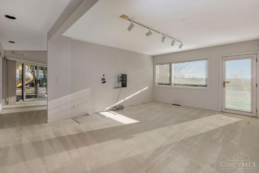 Indian Hill, Ohio, 45243, United States, 4 Bedrooms Bedrooms, ,2 BathroomsBathrooms,Residential,Active,1986910