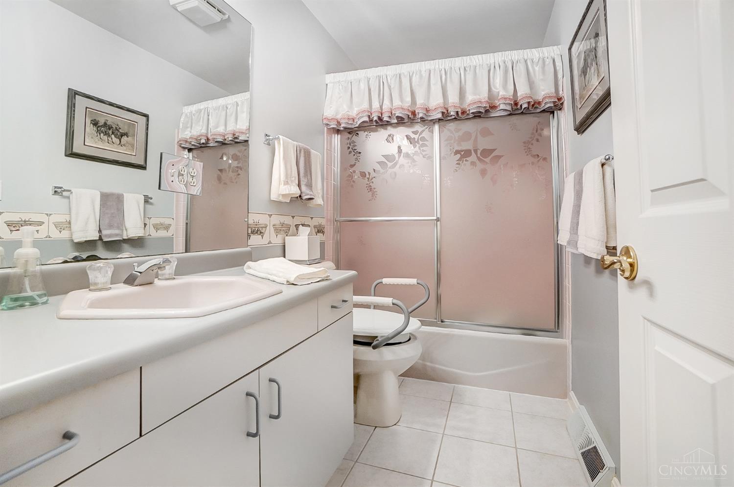 Union Twp, Ohio, 45244, United States, 4 Bedrooms Bedrooms, ,5 BathroomsBathrooms,Residential,Pending,1722734