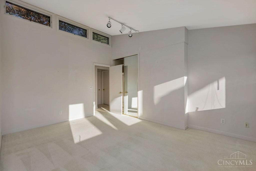 Indian Hill, Ohio, 45243, United States, 4 Bedrooms Bedrooms, ,2 BathroomsBathrooms,Residential,Active,1986910