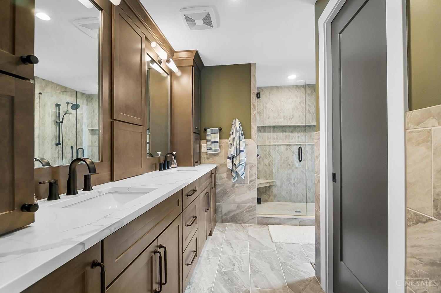 Cincinnati, Ohio, 45202, United States, 3 Bedrooms Bedrooms, ,4 BathroomsBathrooms,Residential,Active,1922745