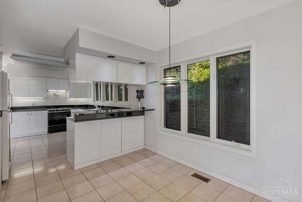 Indian Hill, Ohio, 45243, United States, 4 Bedrooms Bedrooms, ,2 BathroomsBathrooms,Residential,Active,1986910