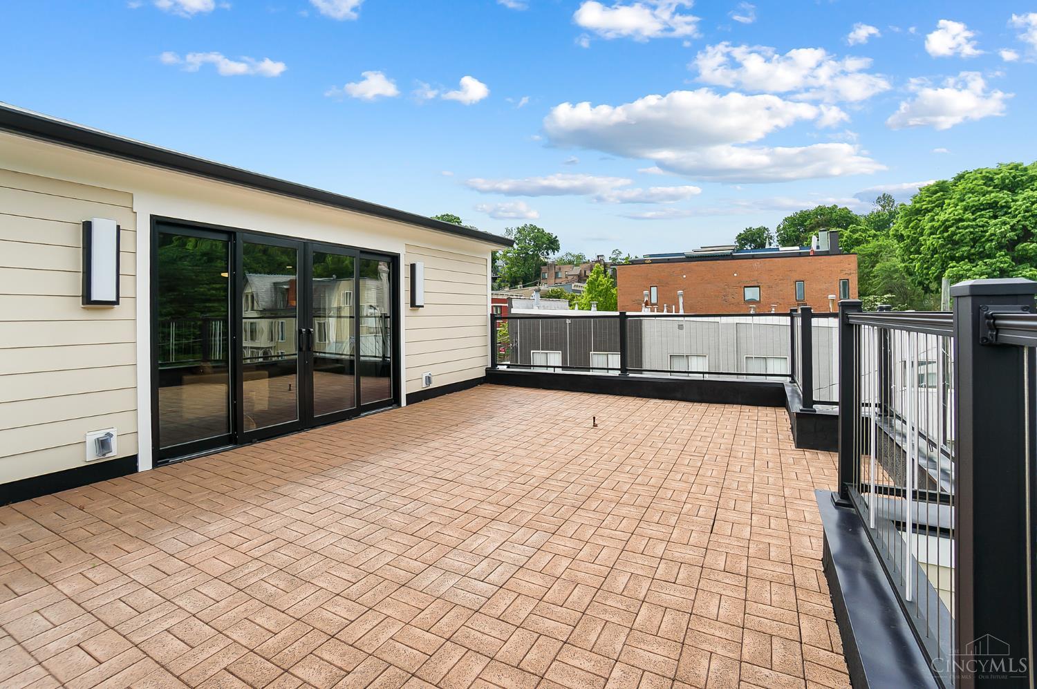 Cincinnati, Ohio, 45202, United States, 3 Bedrooms Bedrooms, ,4 BathroomsBathrooms,Residential,Active,1922745