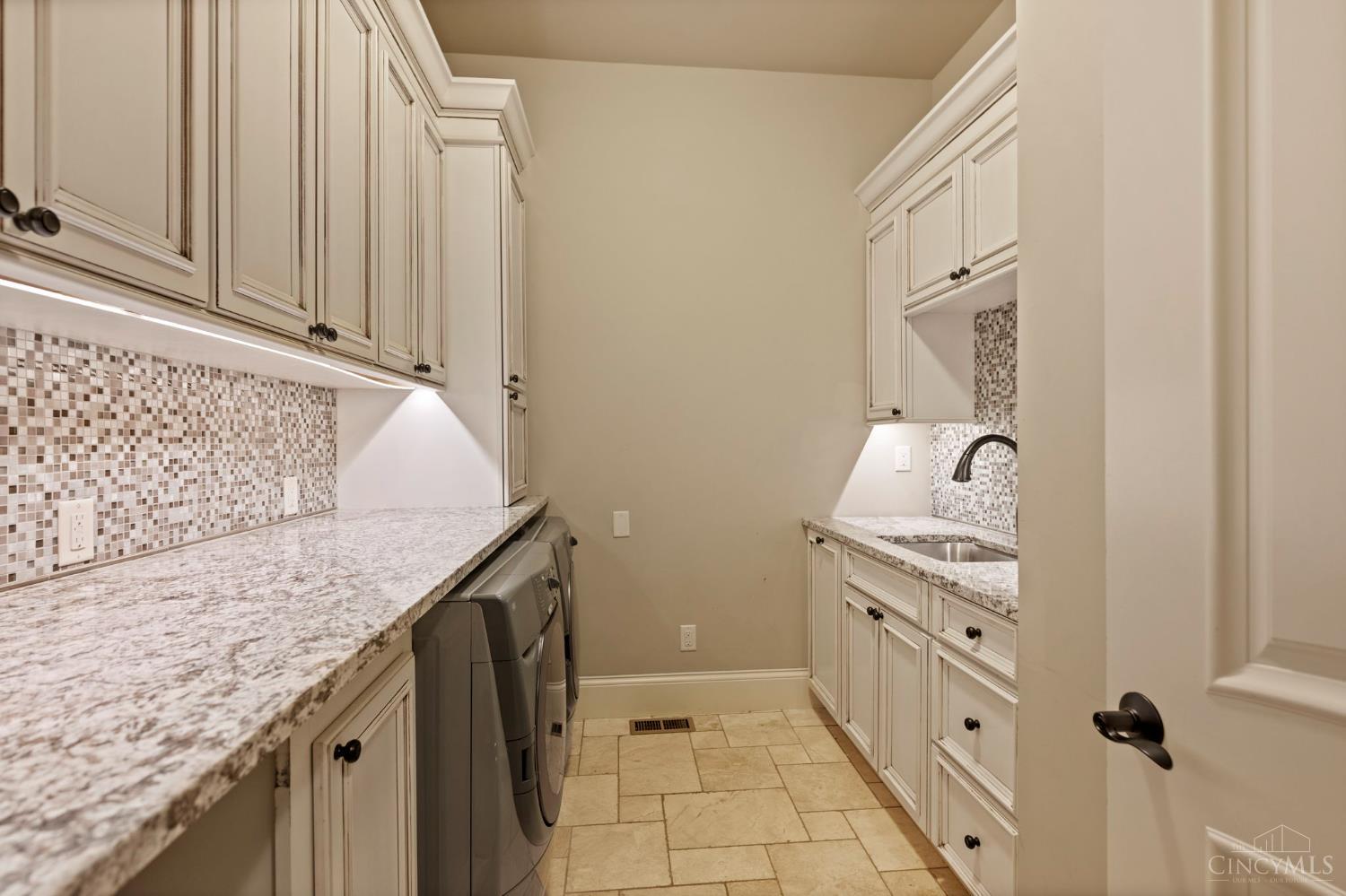 Deerfield Twp., Ohio, 45040, United States, 6 Bedrooms Bedrooms, ,8 BathroomsBathrooms,Residential,Active,1904704
