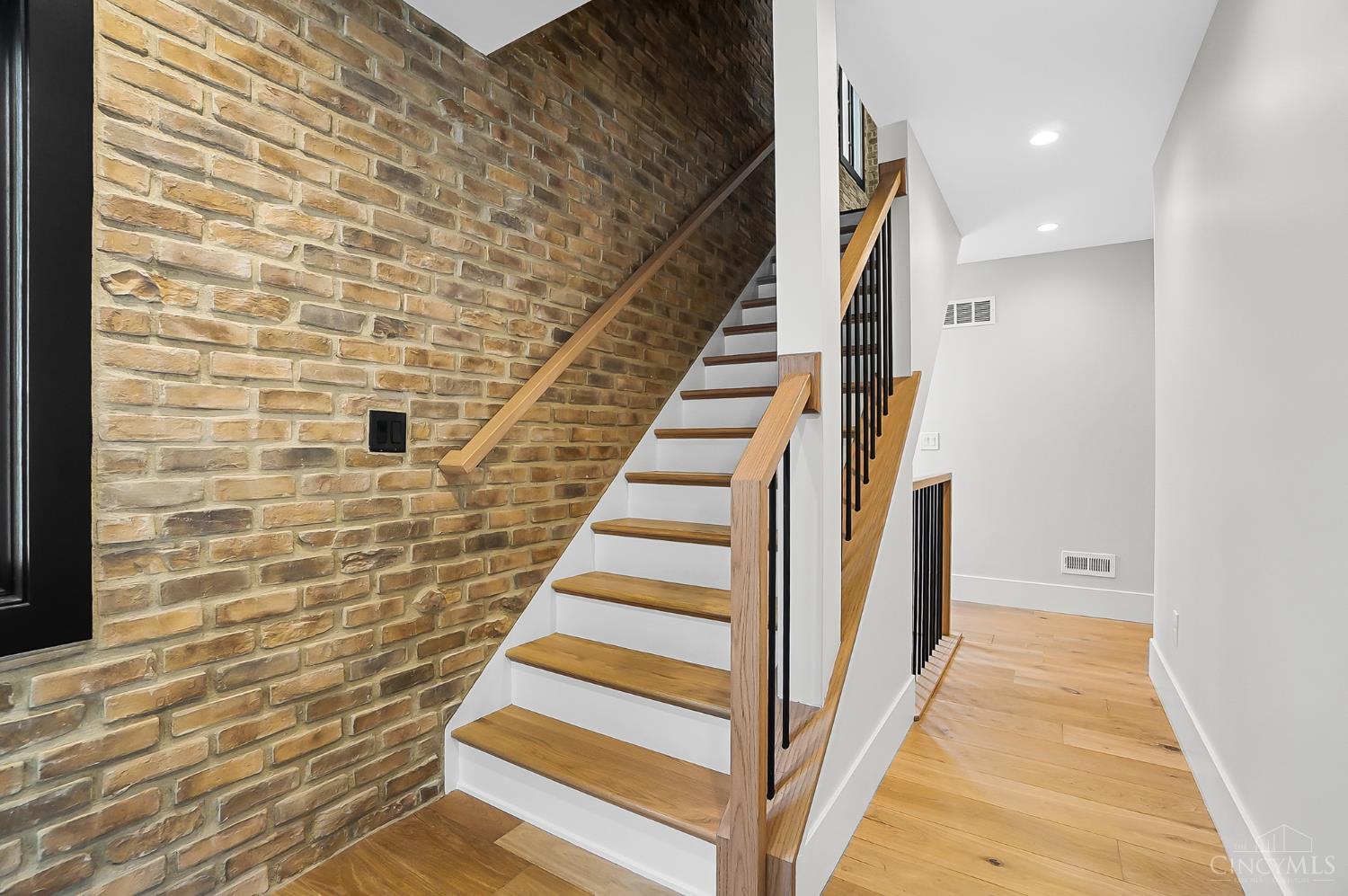 Cincinnati, Ohio, 45202, United States, 3 Bedrooms Bedrooms, ,4 BathroomsBathrooms,Residential,Active,1922745