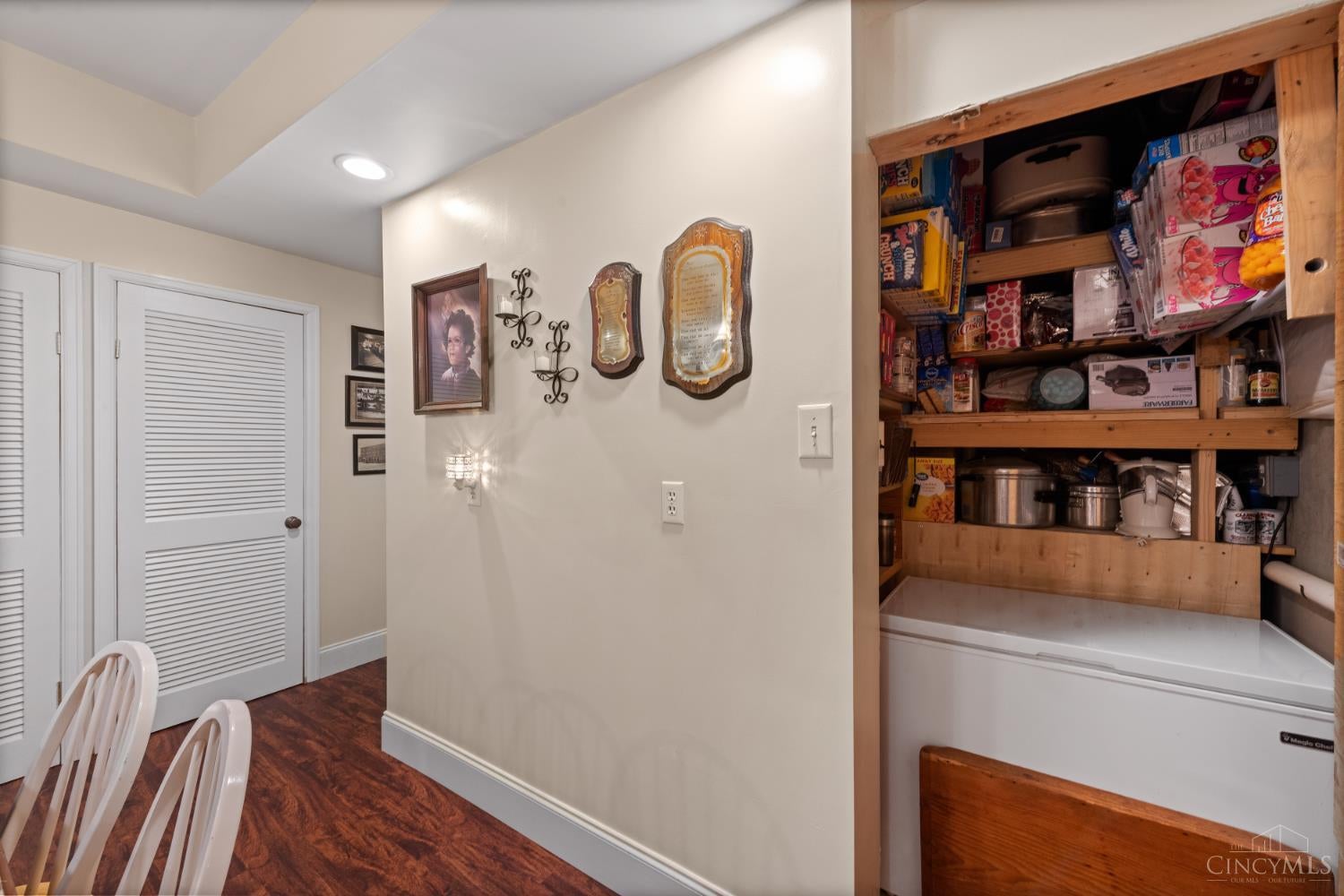 Wayne Twp, Ohio, 45067, United States, 5 Bedrooms Bedrooms, ,6 BathroomsBathrooms,Residential,Active,1892390