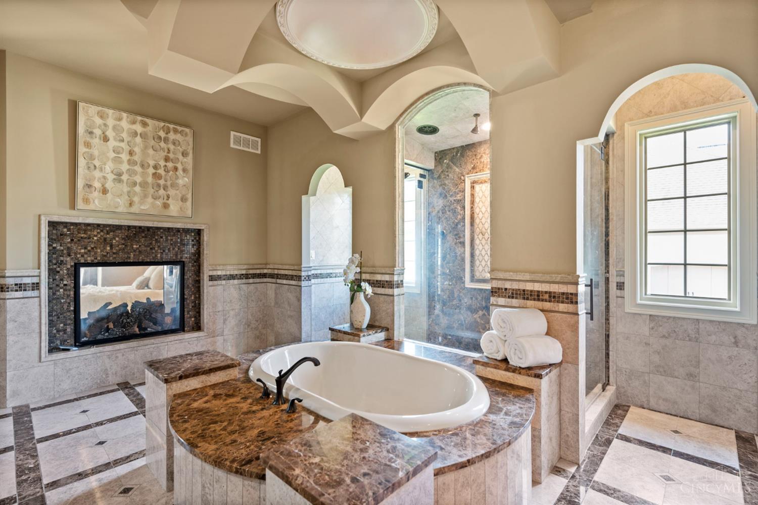 Deerfield Twp., Ohio, 45040, United States, 6 Bedrooms Bedrooms, ,8 BathroomsBathrooms,Residential,Active,1904704